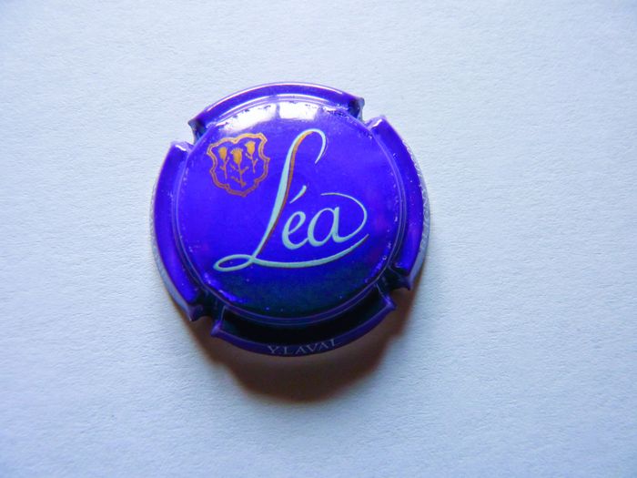 Plaque muselet champagne Y . laval capsule collection 18 TBE - photo numéro 2