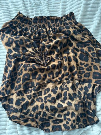 Blouse léopard épaules dénudées