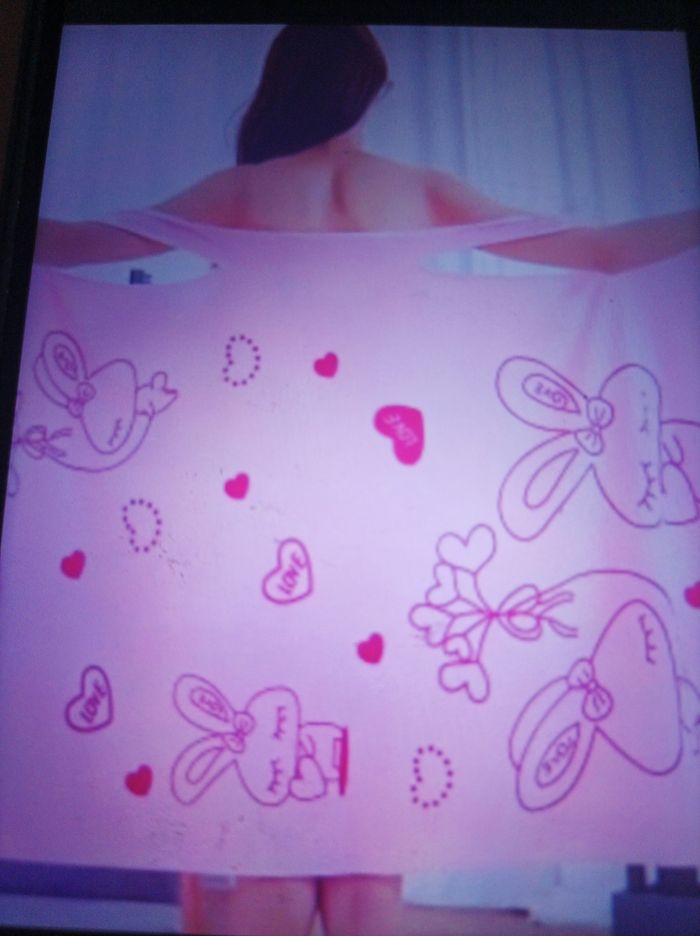 Vend serviette de bain rose avec motif neuf avec étiquette jamais servi