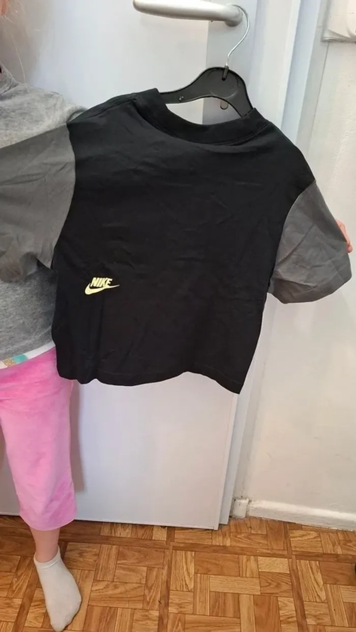 T-shirt Nike Taille 122-128cm - photo numéro 3