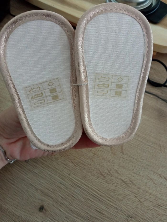 Sandales 3/6 mois - photo numéro 2