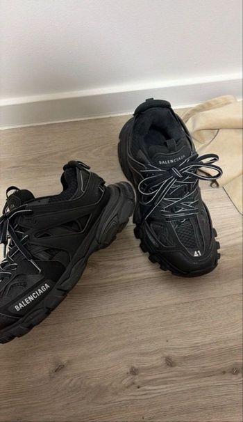 Balanciaga track 90€