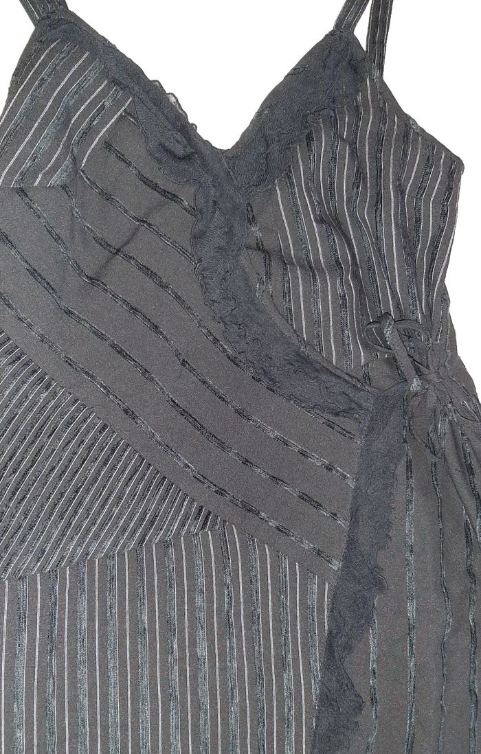 Robe noire bretelle façon cache coeur - photo numéro 4