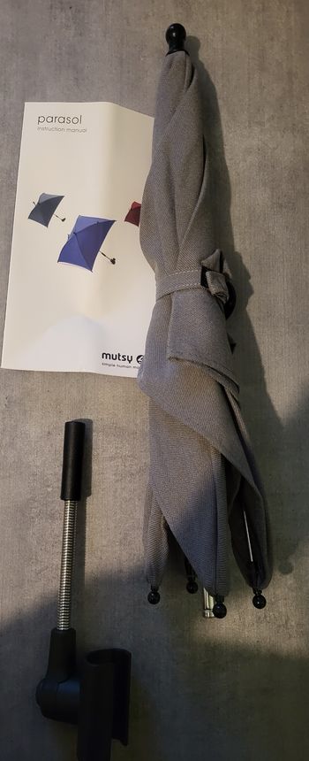 Ombrelle pour pousette marque mutsy neuf couleur gris