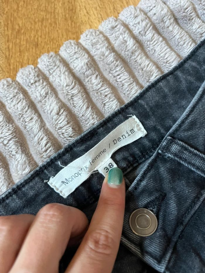 Jean noir Monoprix taille 38 – coupe droite, effet délavé - photo numéro 2