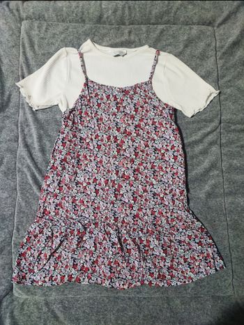 Robe fleurie avec t-shirt Primark taille 7-8 ans