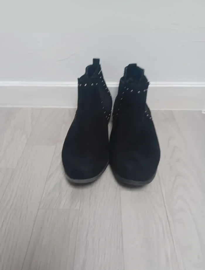 Bottine noire cloutée femme en velour - photo numéro 2
