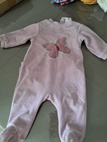 Grenouillère mauve papillon 🦋