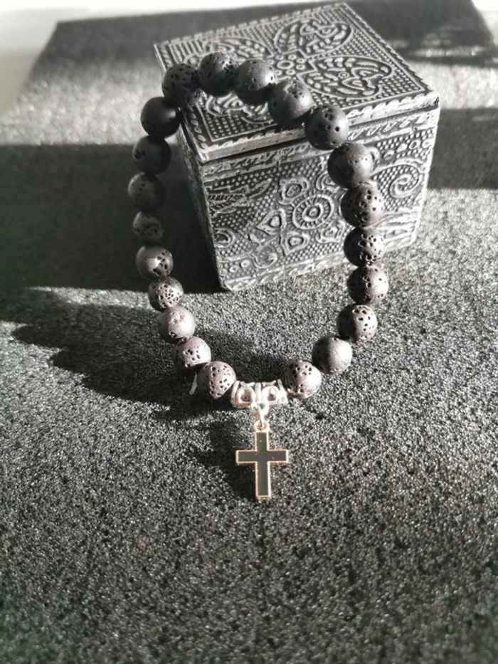 Bracelet pierre naturelle de lave croix 8mm