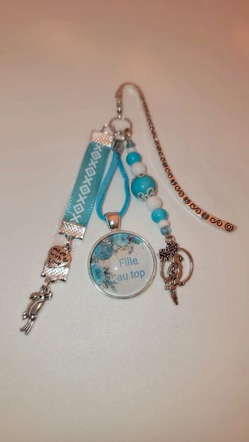 Cadeau ma fille, bijoux de sac ou marque page " fille au top"