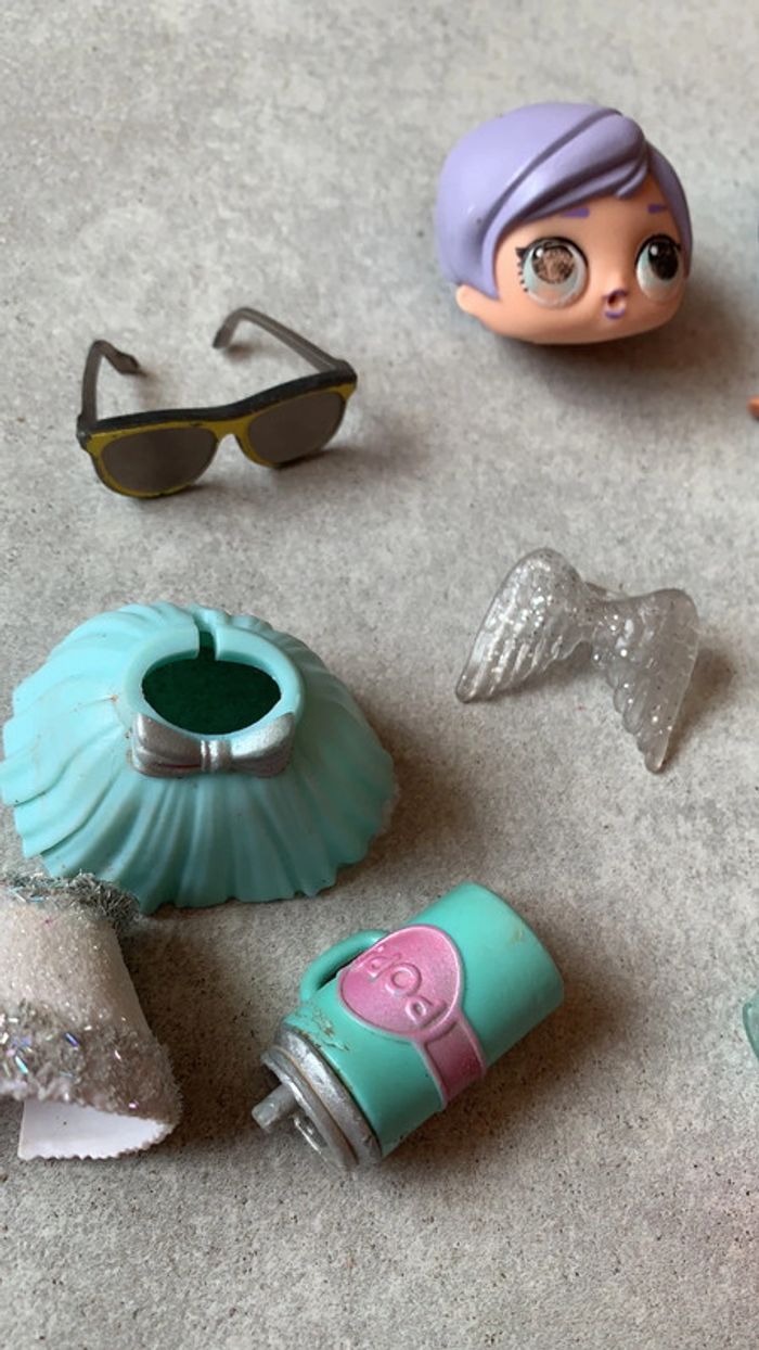 Gros lot de poupée LOL accessoires lunettes ailes tête télévision - photo numéro 2