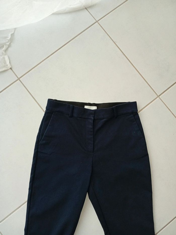 H&M - Pantalon style Chino. Bleu Marine avec poches - photo numéro 3