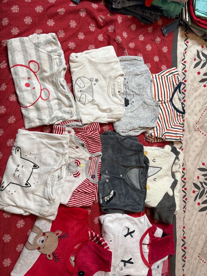 Lot pyjamas épais 12 mois - photo numéro 2