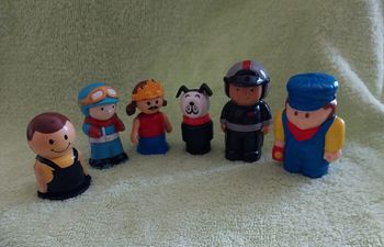 lot 6 diverses figurines personnage pompier chauffeur pilote enfant chien