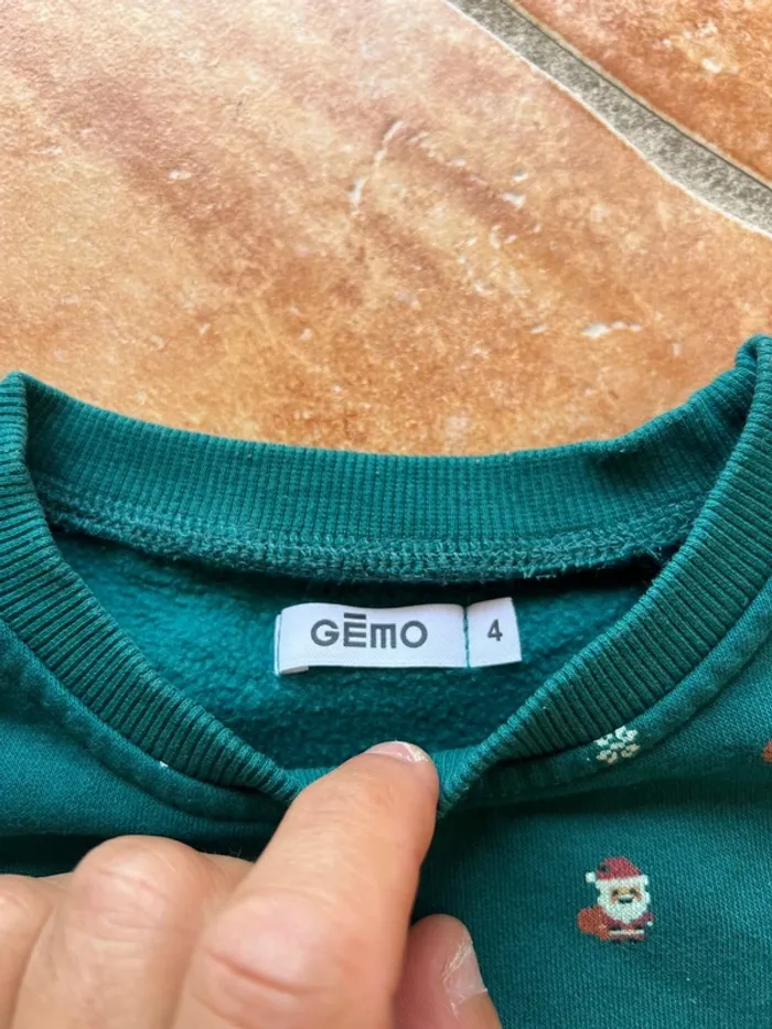 Pull de Noël neuf - photo numéro 3