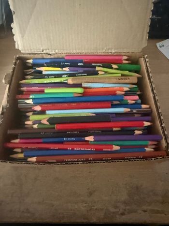 Lot de crayons de couleurs 