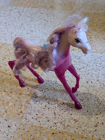 Cheval barbie rose