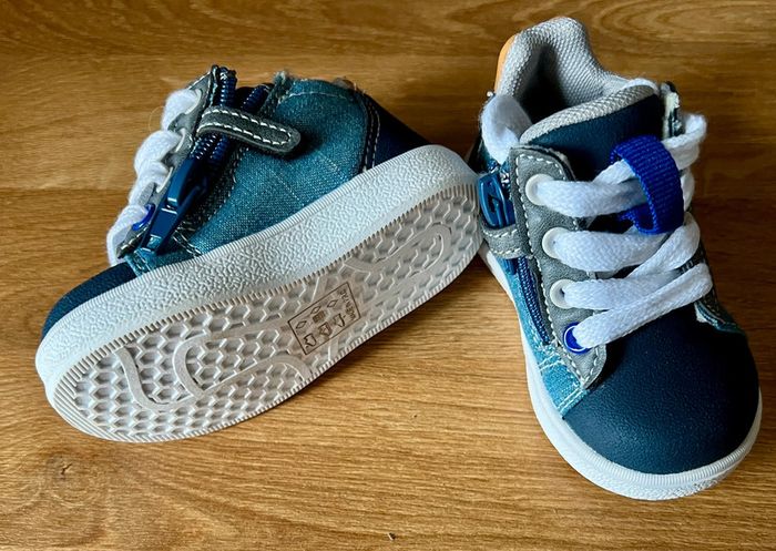 Basket 👟 neuves !! Taille 18 - photo numéro 3