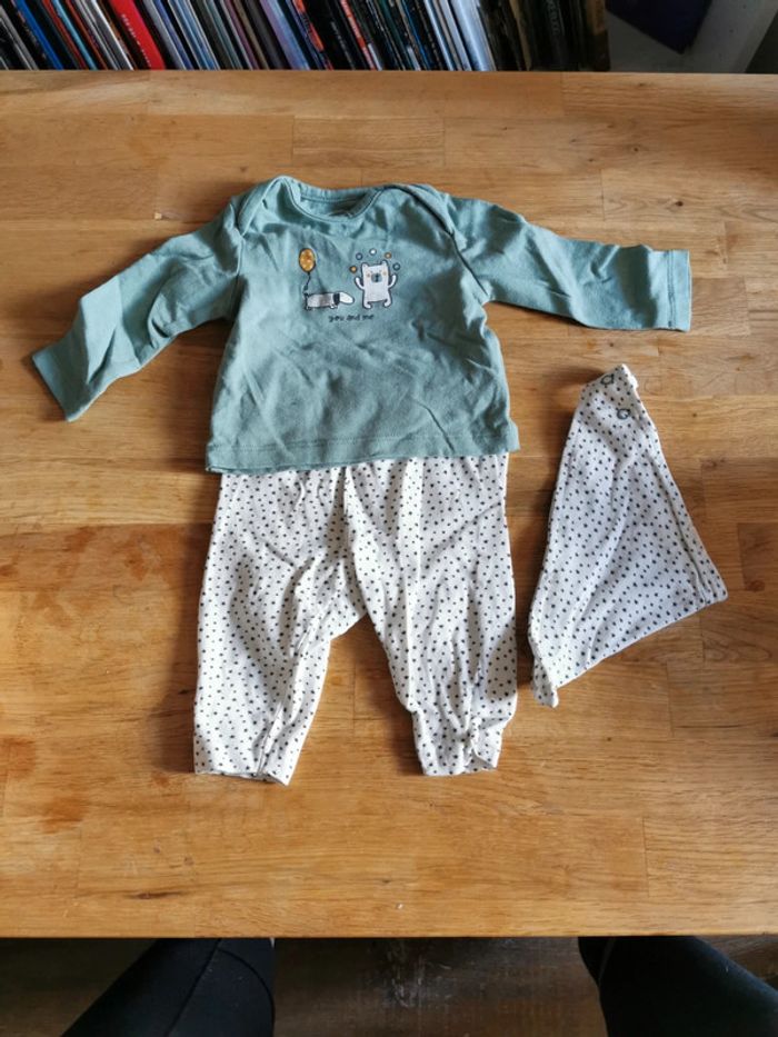 Ensemble bébé avec bavoir