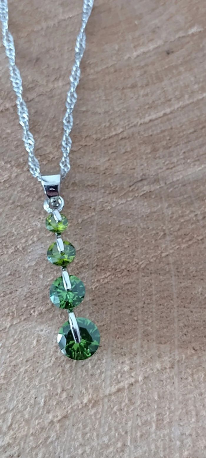 Collier et boucles d'oreilles - photo numéro 4