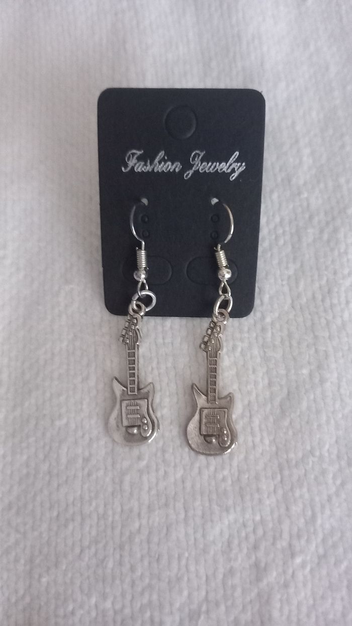 Boucles d'oreilles  guitares argentées