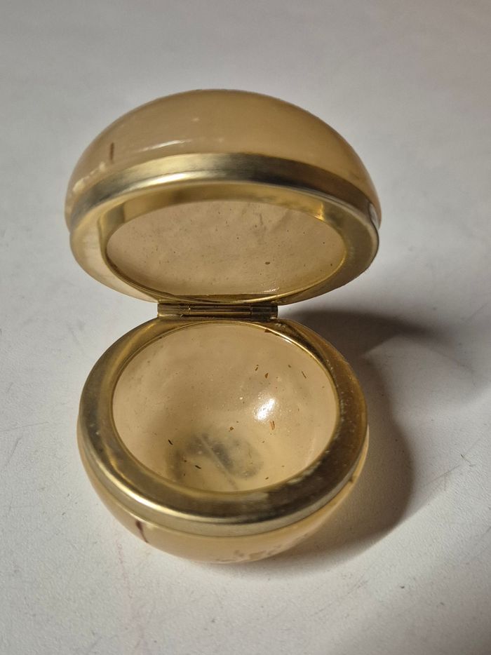 petite boîte vintage en albâtre et laiton pilulier