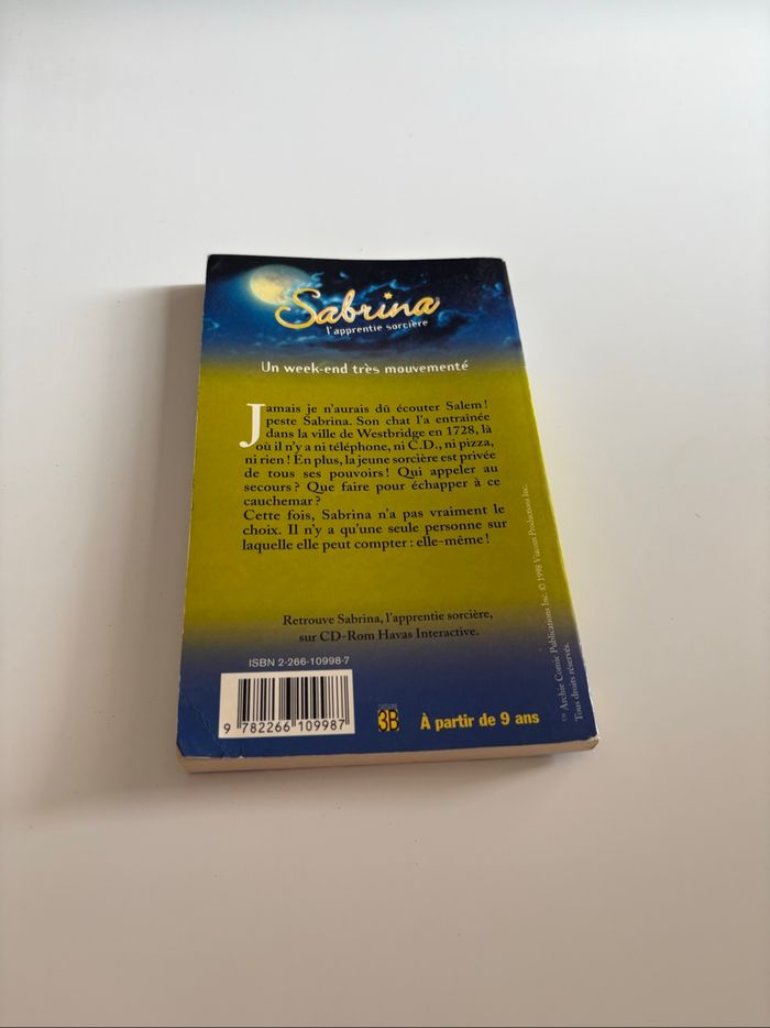 Livre Sabrina L’apprentie sorcière - Un week-end très mouvementé - photo numéro 2