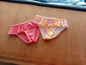 Lot 2 slip de bains fille 24 mois