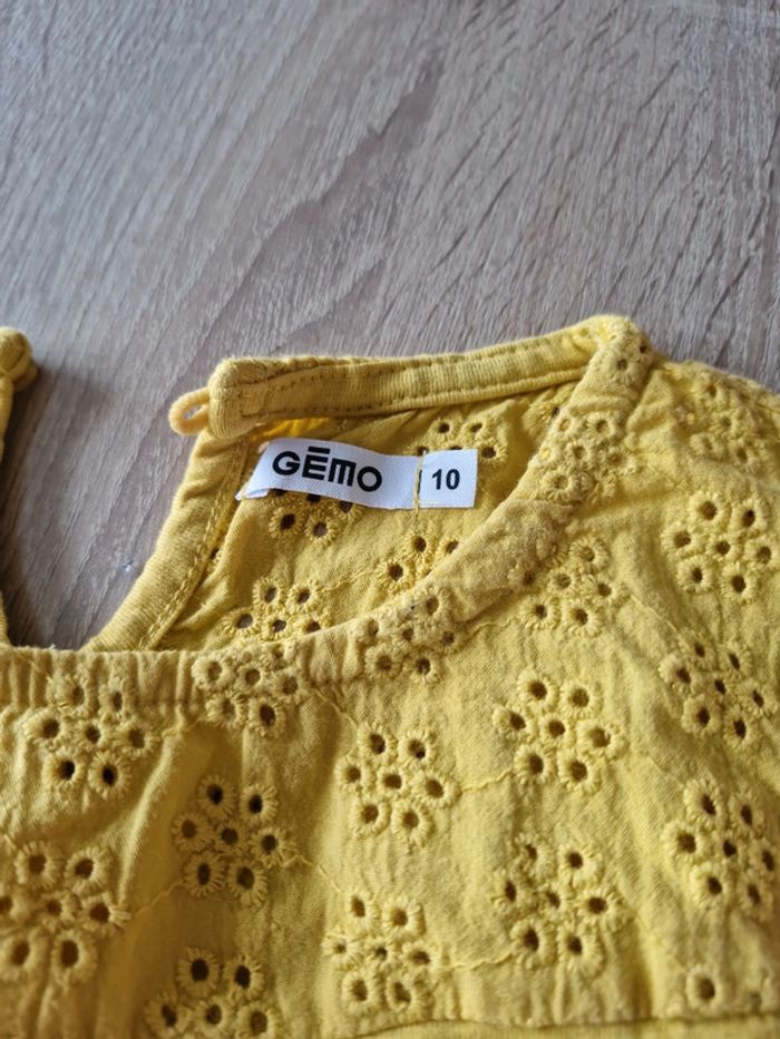 Robe jaune avec ceinture. - photo numéro 2