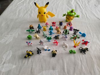 Lot figurines pokémon