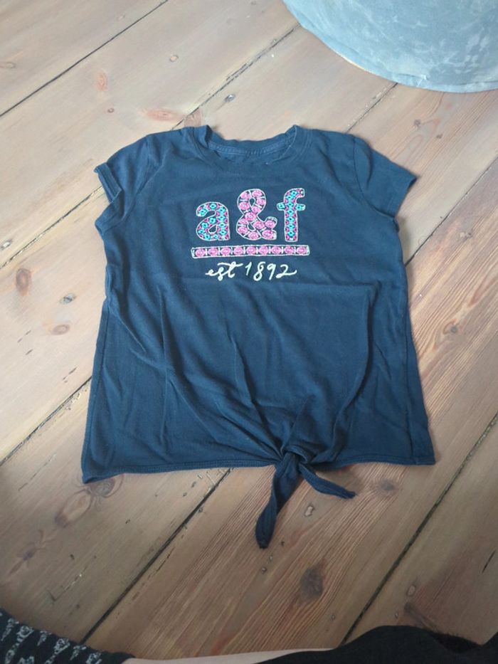 T-shirt a nouer Abercrombie kids fille noir broderies rose