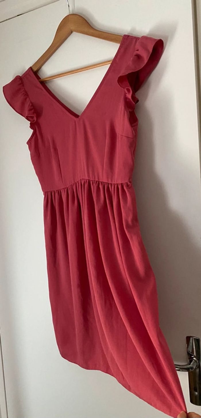 Petite Robe Avec Volant Dos Ouvert Avec Boutons Taille 34 Etam - photo numéro 3