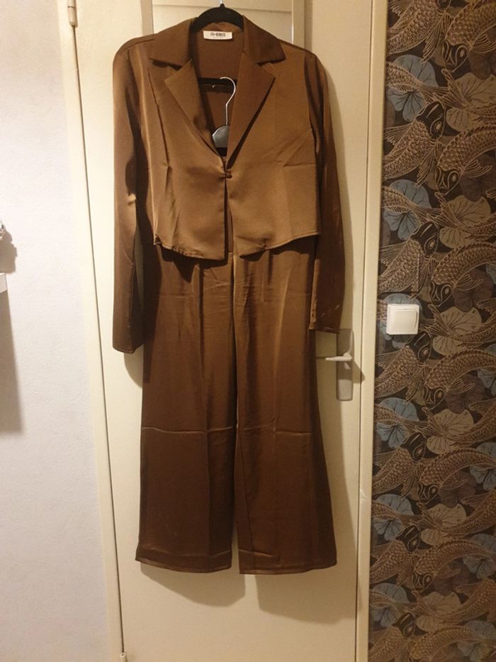 Ensemble blazer court et pantalon satiné - photo numéro 5
