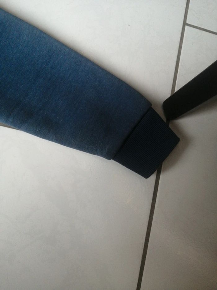 Sweat a capuche 134/140 - photo numéro 7