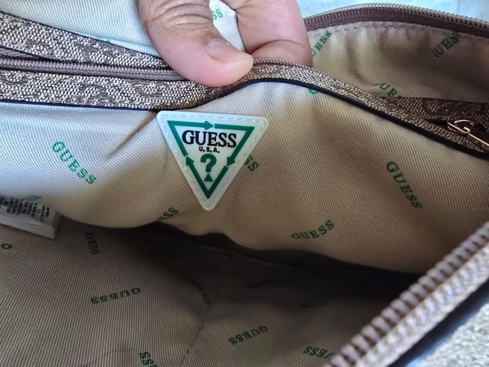 Deux sacs guess un grand et un bandoulière - photo numéro 3