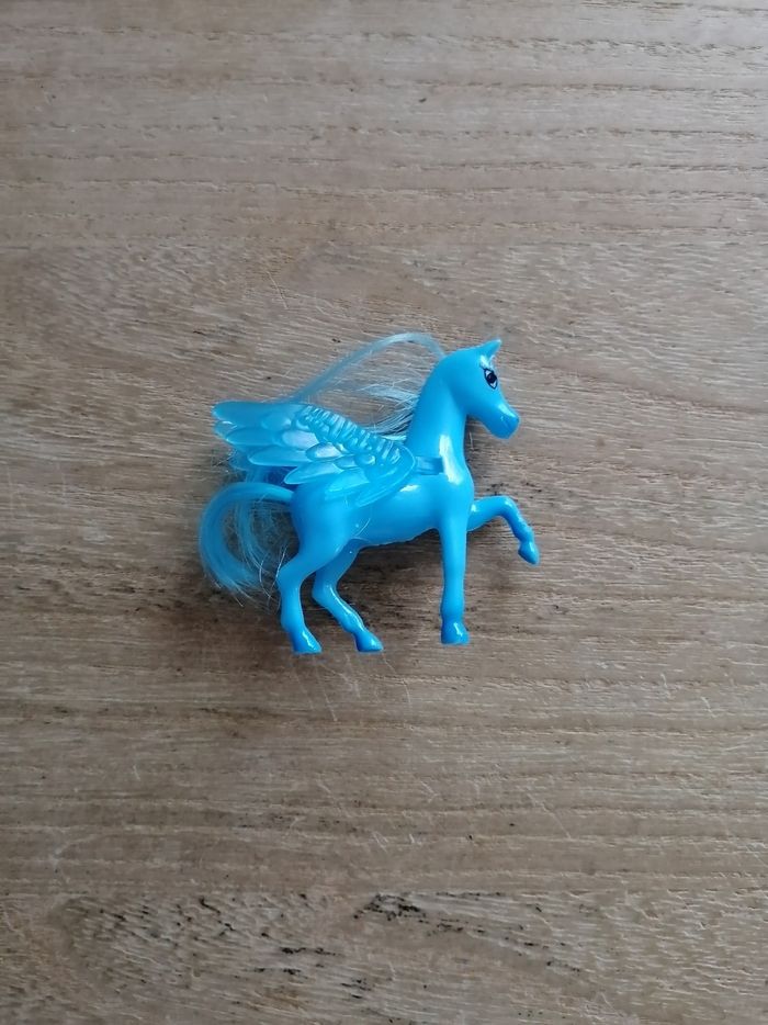 Petit cheval ailé bleu