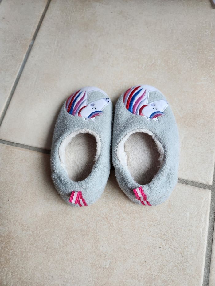 Chaussons licorne pointure 24 - photo numéro 3
