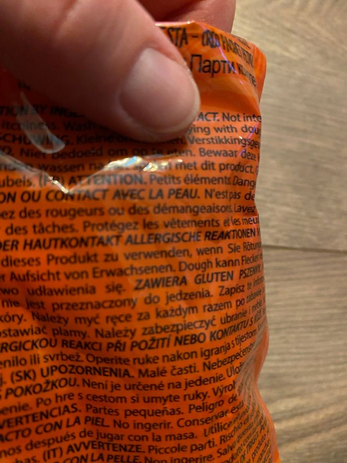 Lot Figurine bébé fraise + pâte à modeler Minnie - photo numéro 5