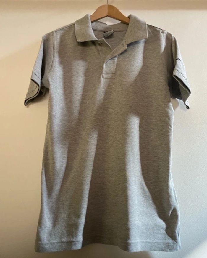 Polo gris de marque Nike, taille Xs en très bon état