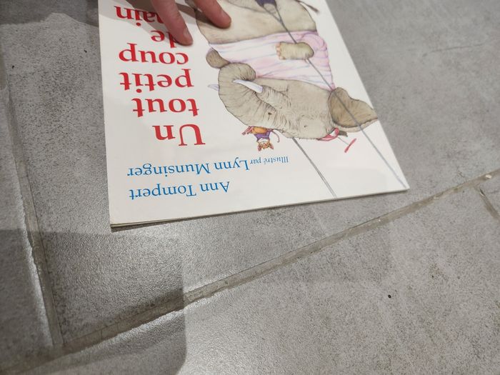 Livre souple enfant : un tout petit coup de main - photo numéro 5
