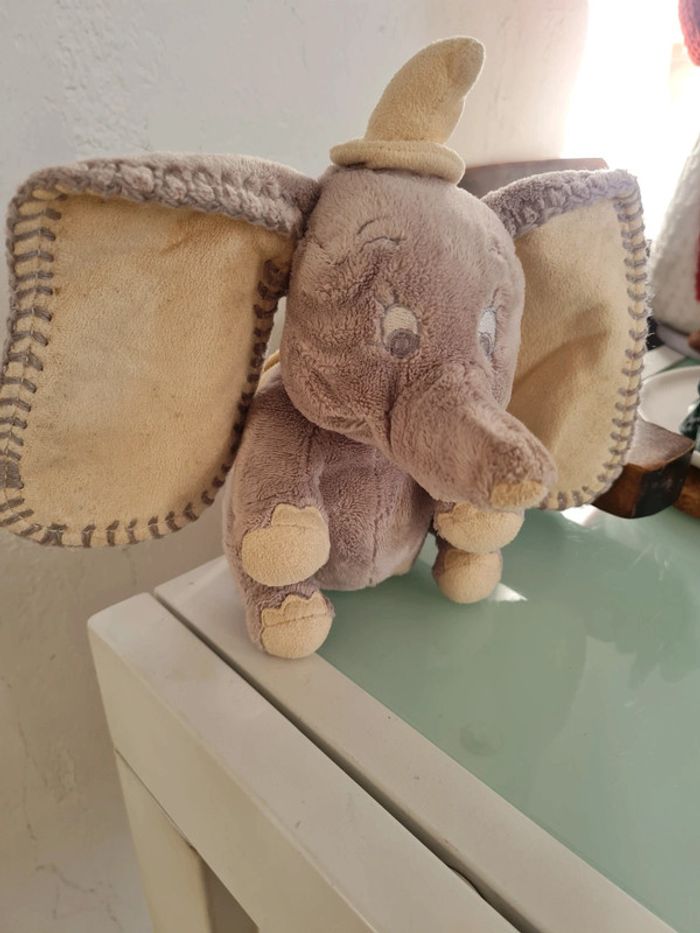 Peluche musicale à accrocher Dumbo disney - photo numéro 2