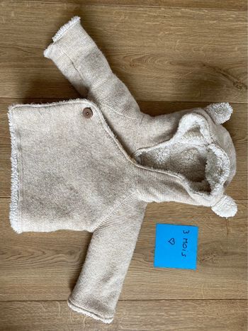 Gilet col V en fine maille boutonné