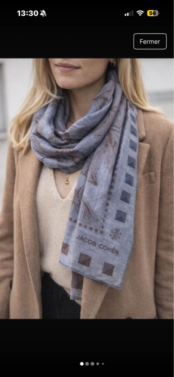 Foulard Jacob Cohën, italienne haut gamme pour la qualité de ses matières et son style élégant. Très bon état • Jacob
