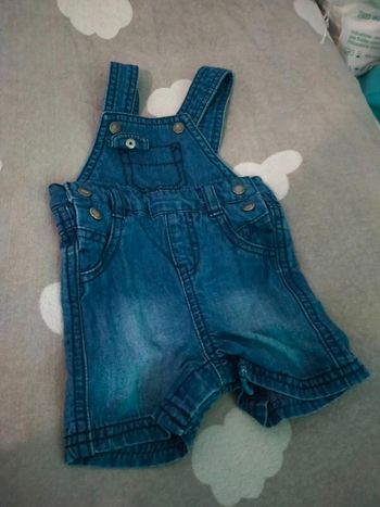 Salopette short en jean 1 mois