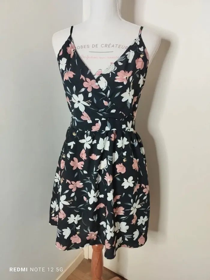 Jolie robe fleurie taille M