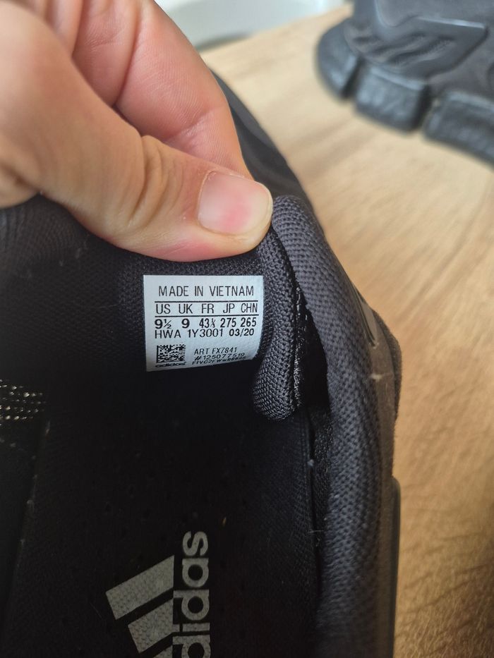 Baskets Adidas taille 43  1/3 - photo numéro 5