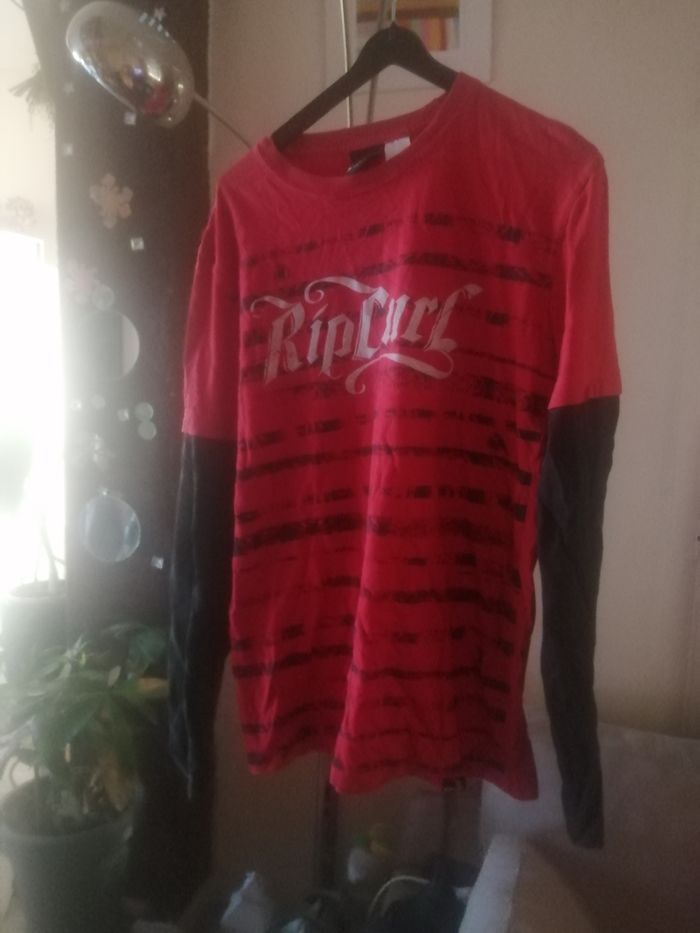 🌸Tee-shirt manches longues rouge /noir 14ans "RipCurl" 🌸