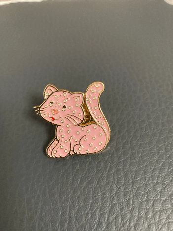 Pins chat tout mignon rose