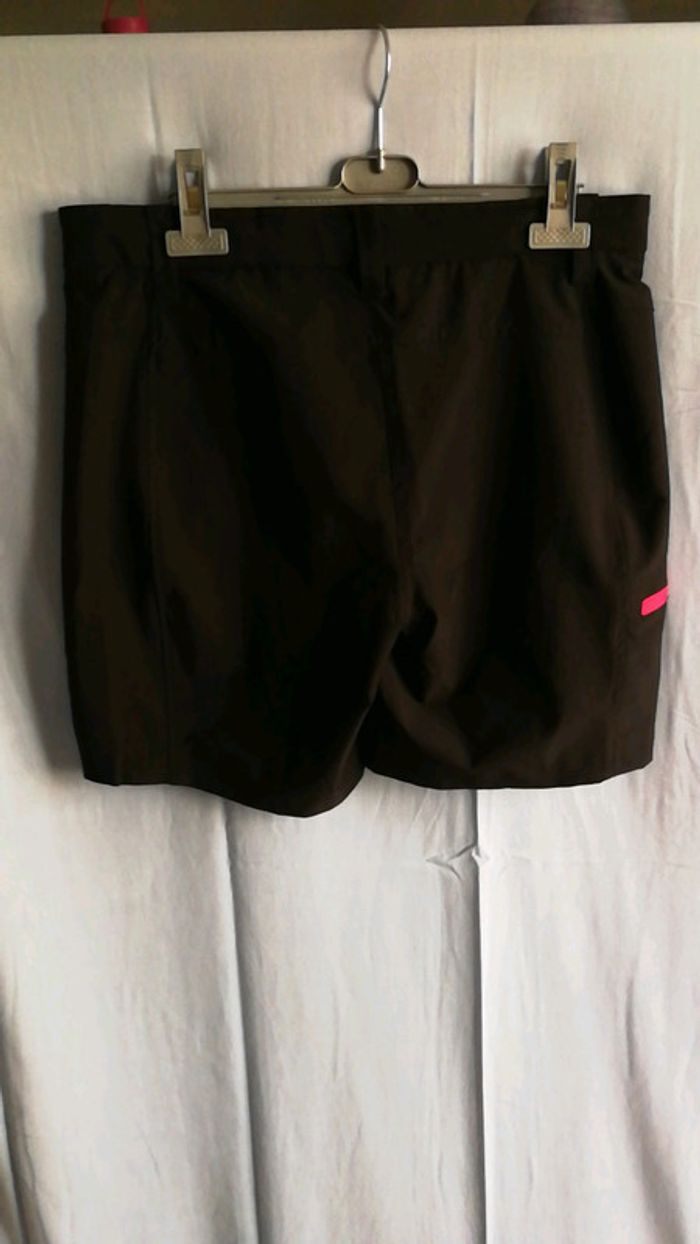 Short noir fluide t42/44 NEUF Cecilia Sport - photo numéro 3