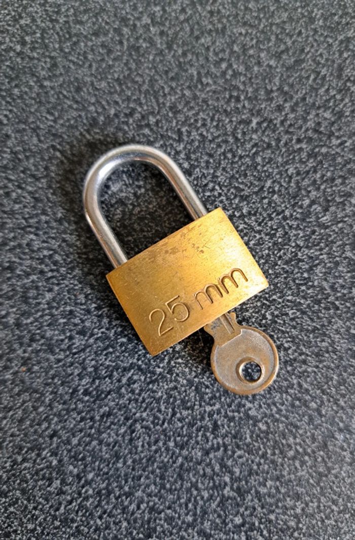 Petit cadenas - photo numéro 3